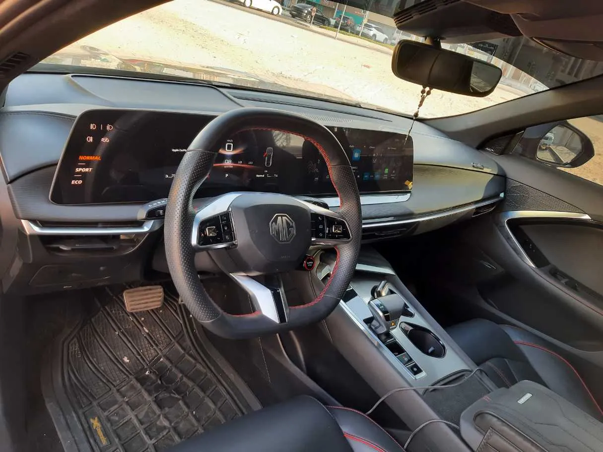Car image 11