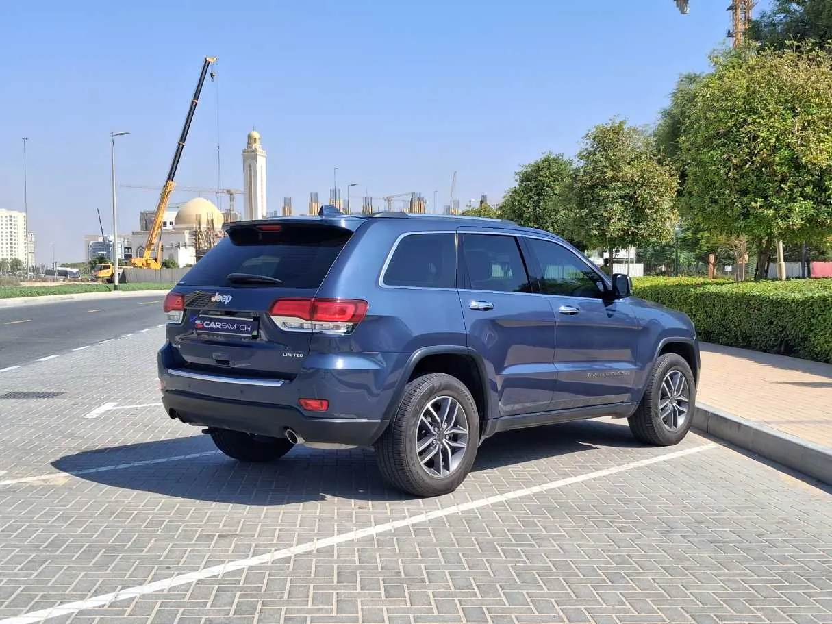Car image 5