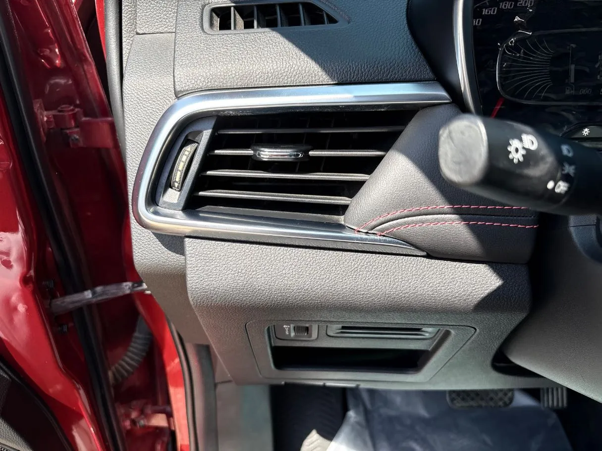 Car image 28