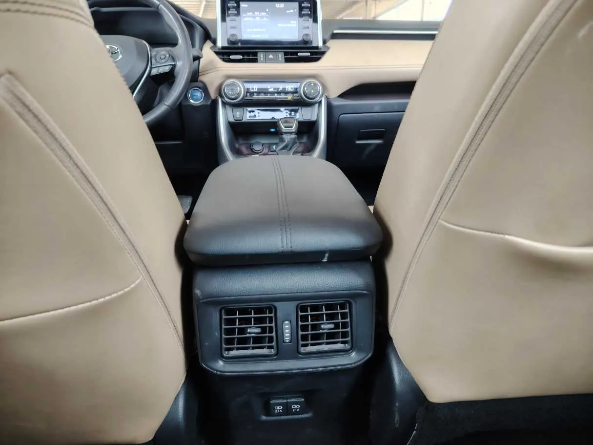 Car image 33