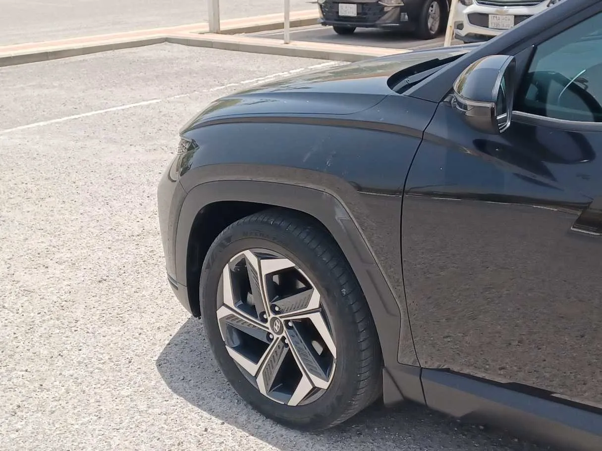 Car image 9