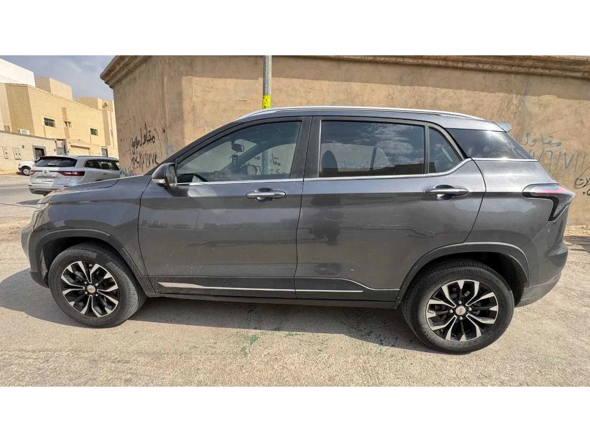 Car image 8