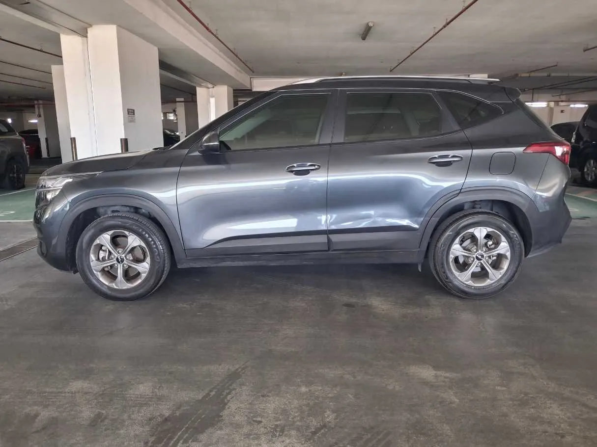 Car image 8