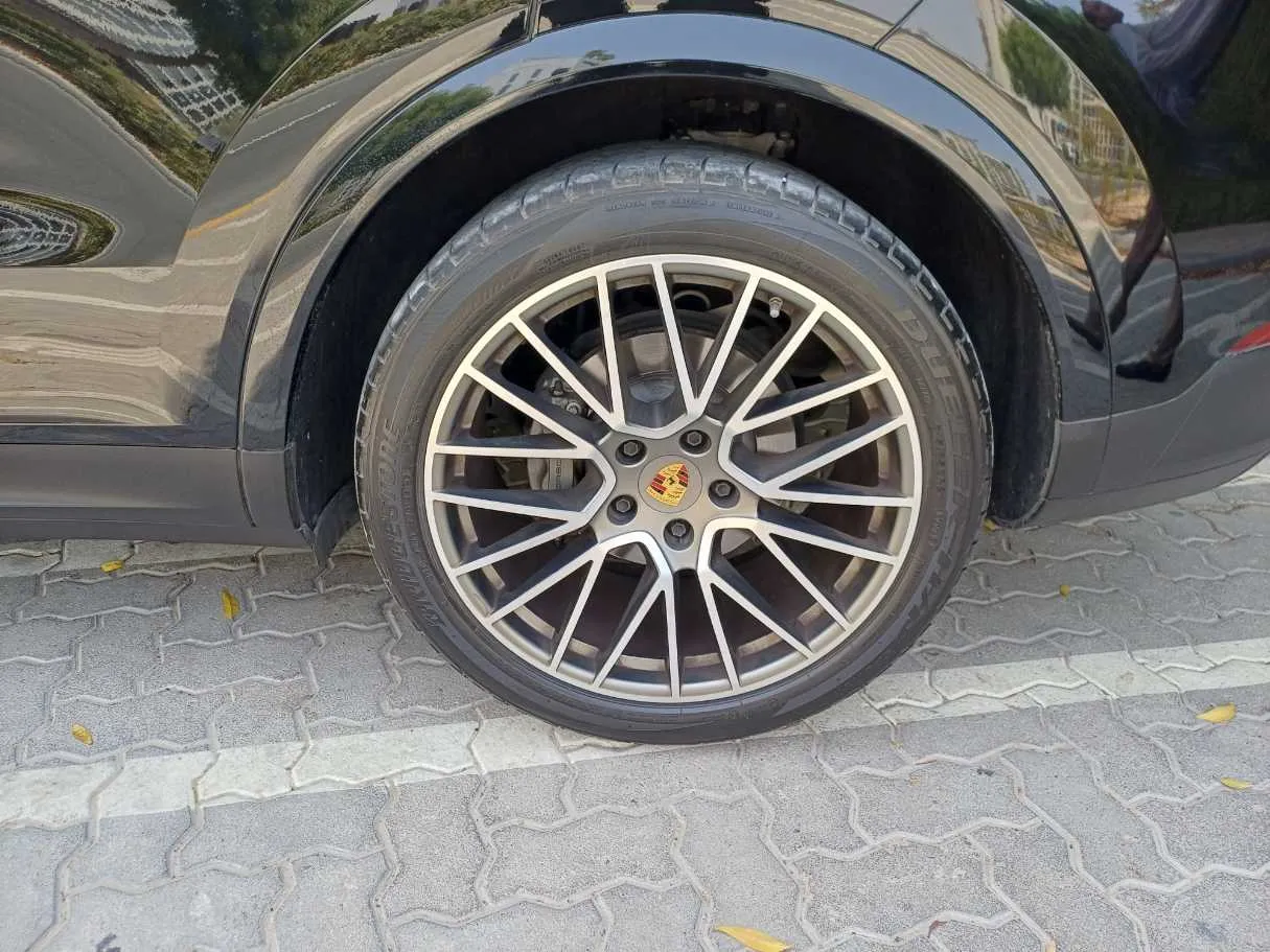 Car image 9