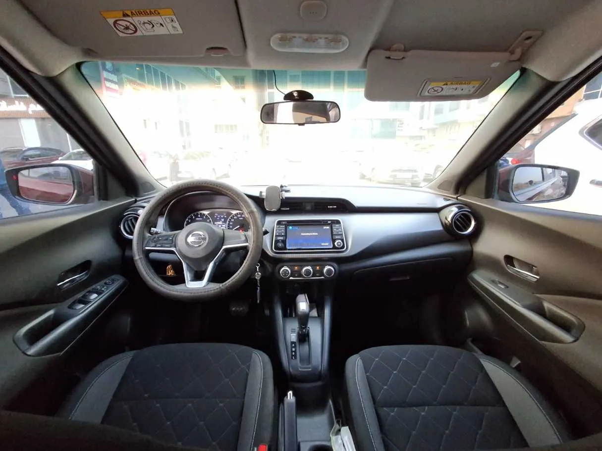 Car image 18