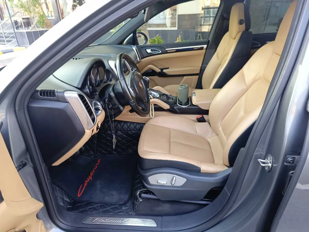 Car image 13