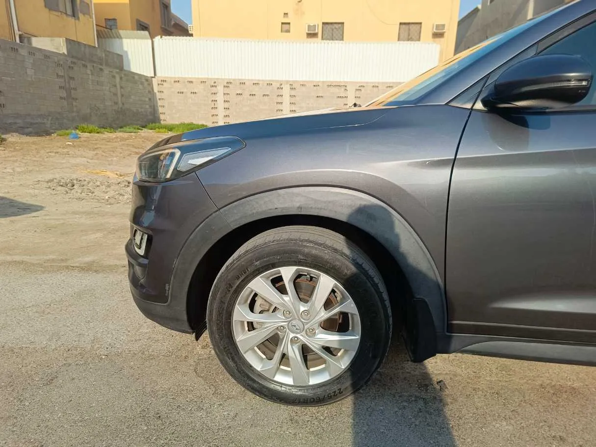 Car image 9