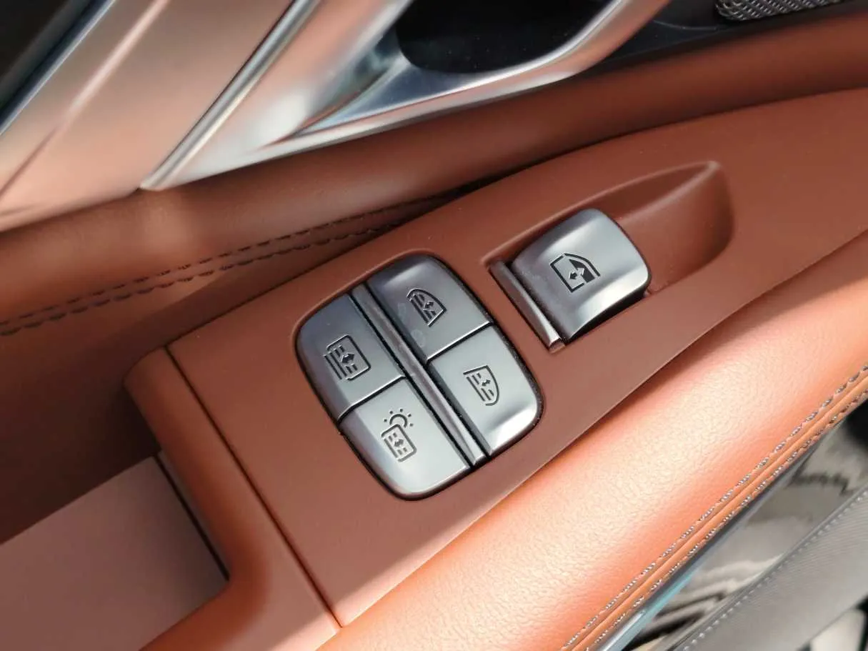 Car image 38