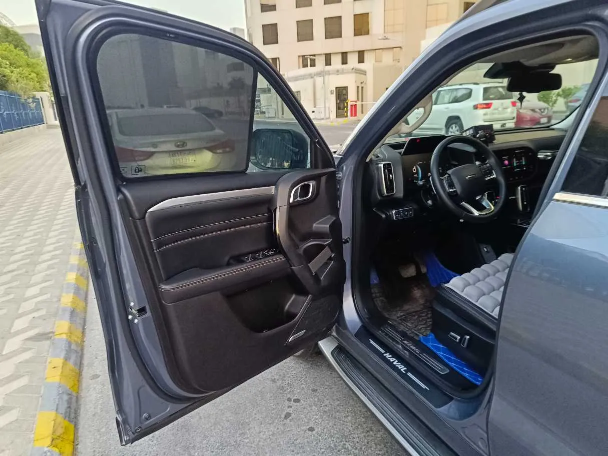Car image 11