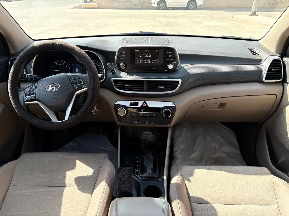 Car image 18