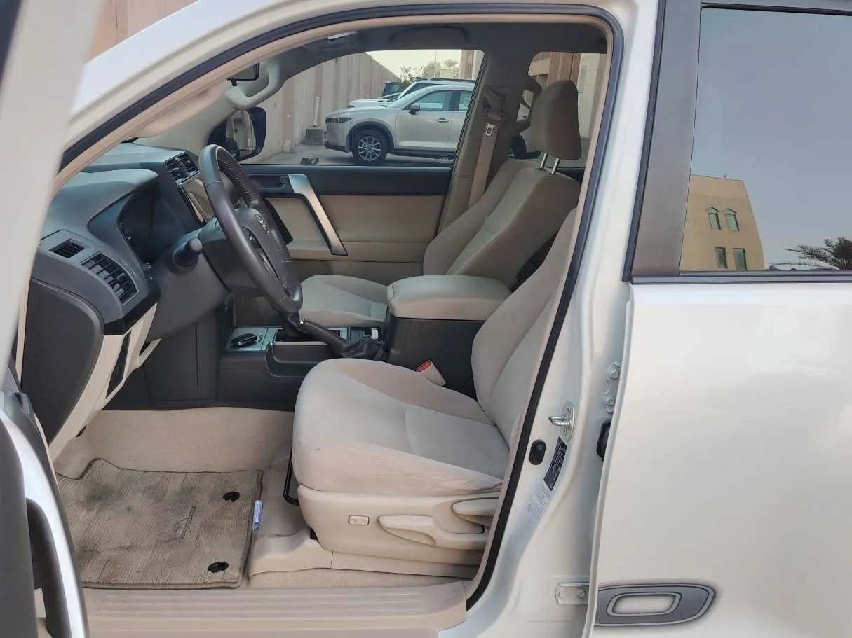 Car image 12