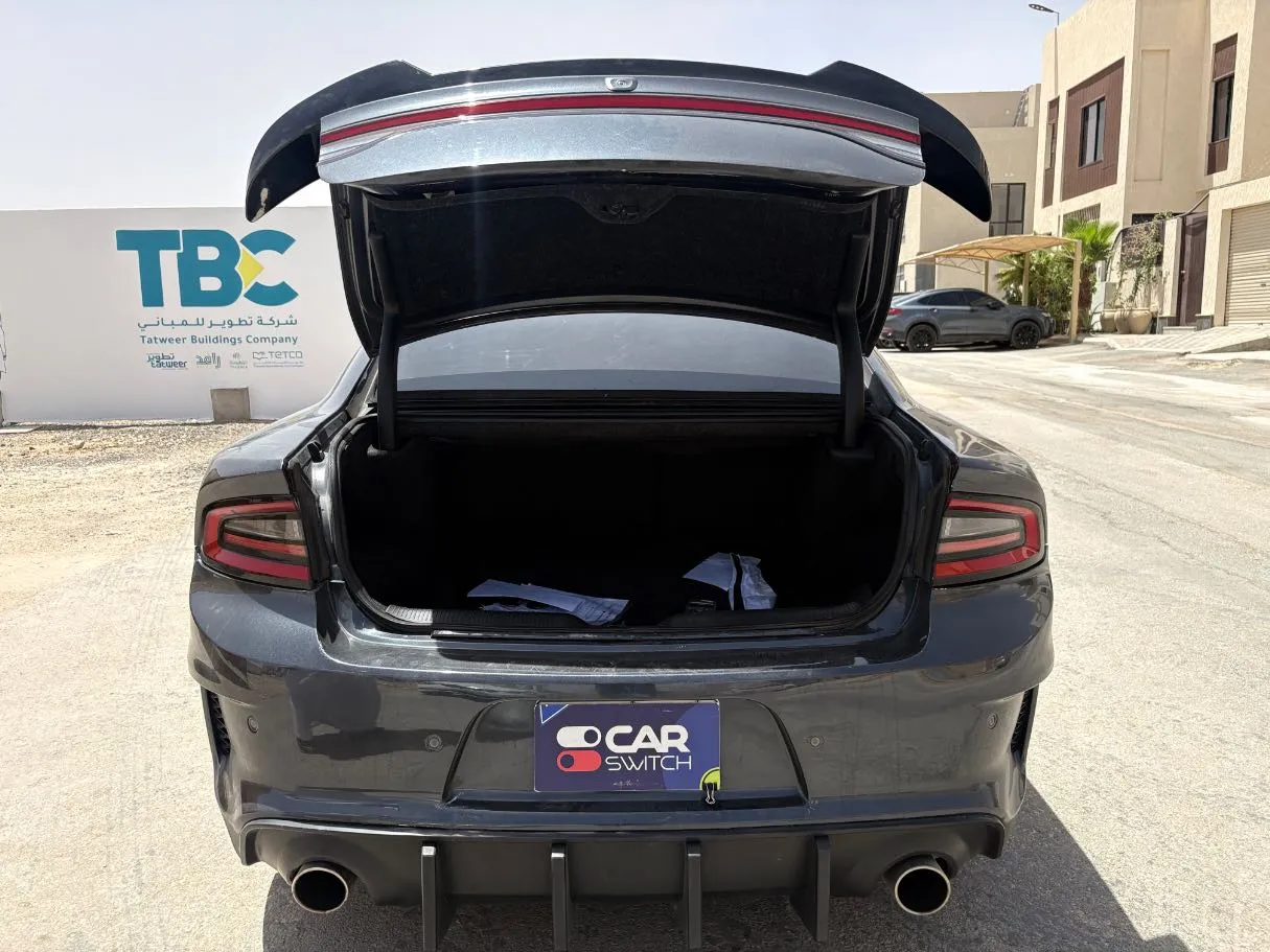 Car image 24