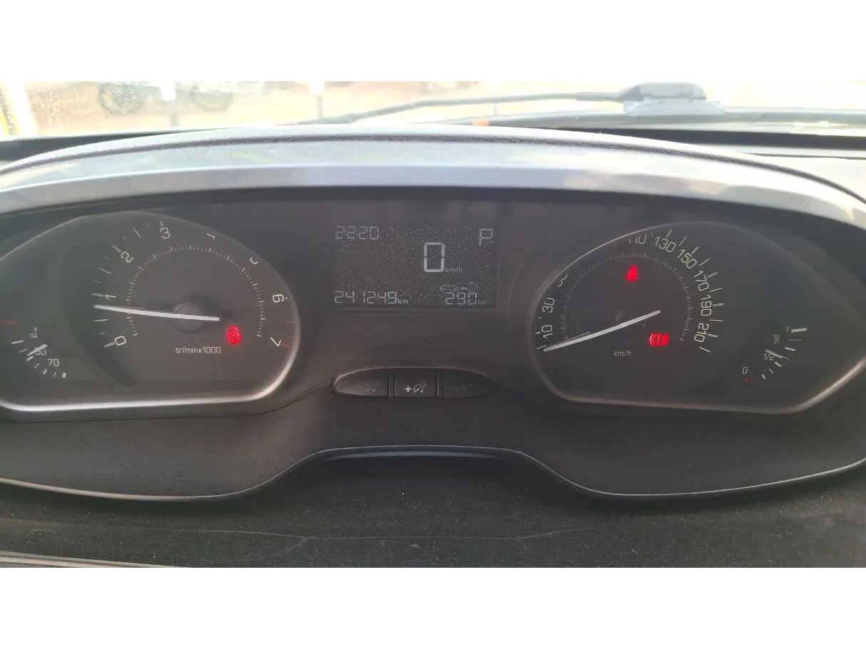 Car image 10