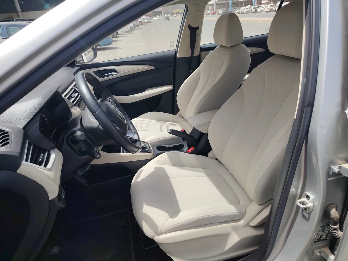 Car image 14