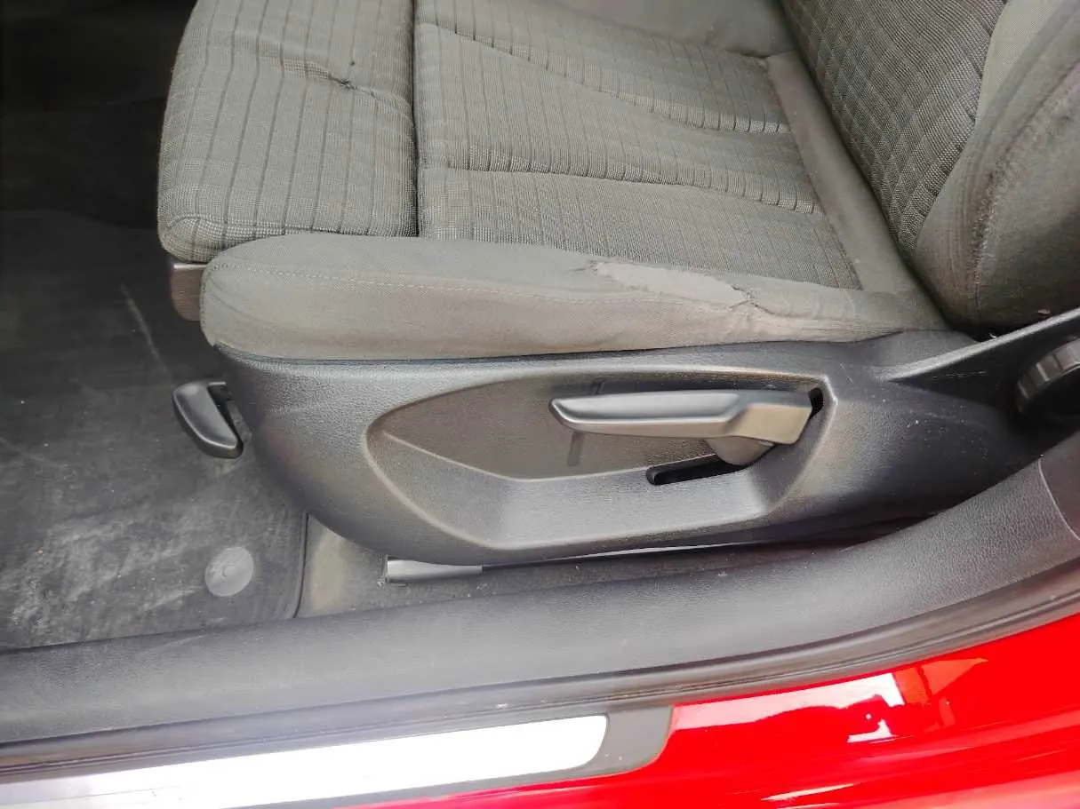 Car image 37
