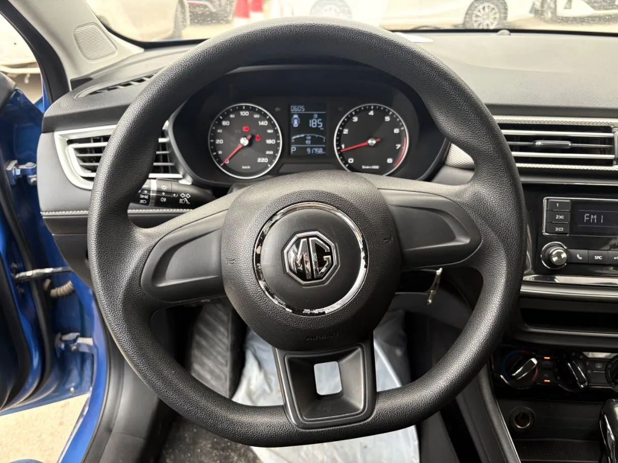 Car image 11