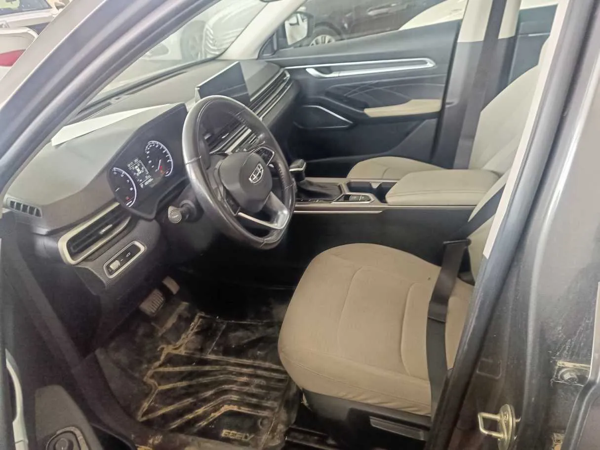 Car image 18
