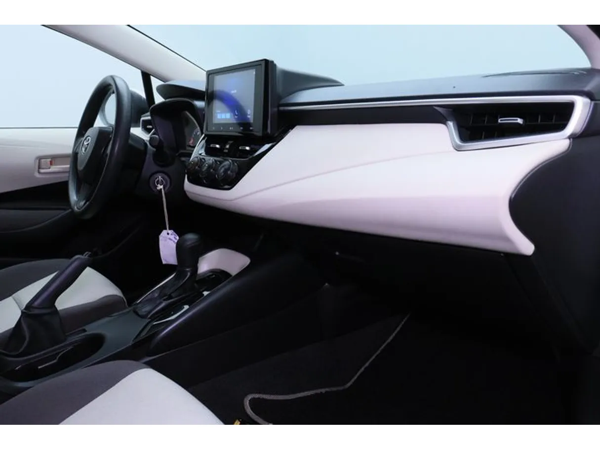 Car image 10