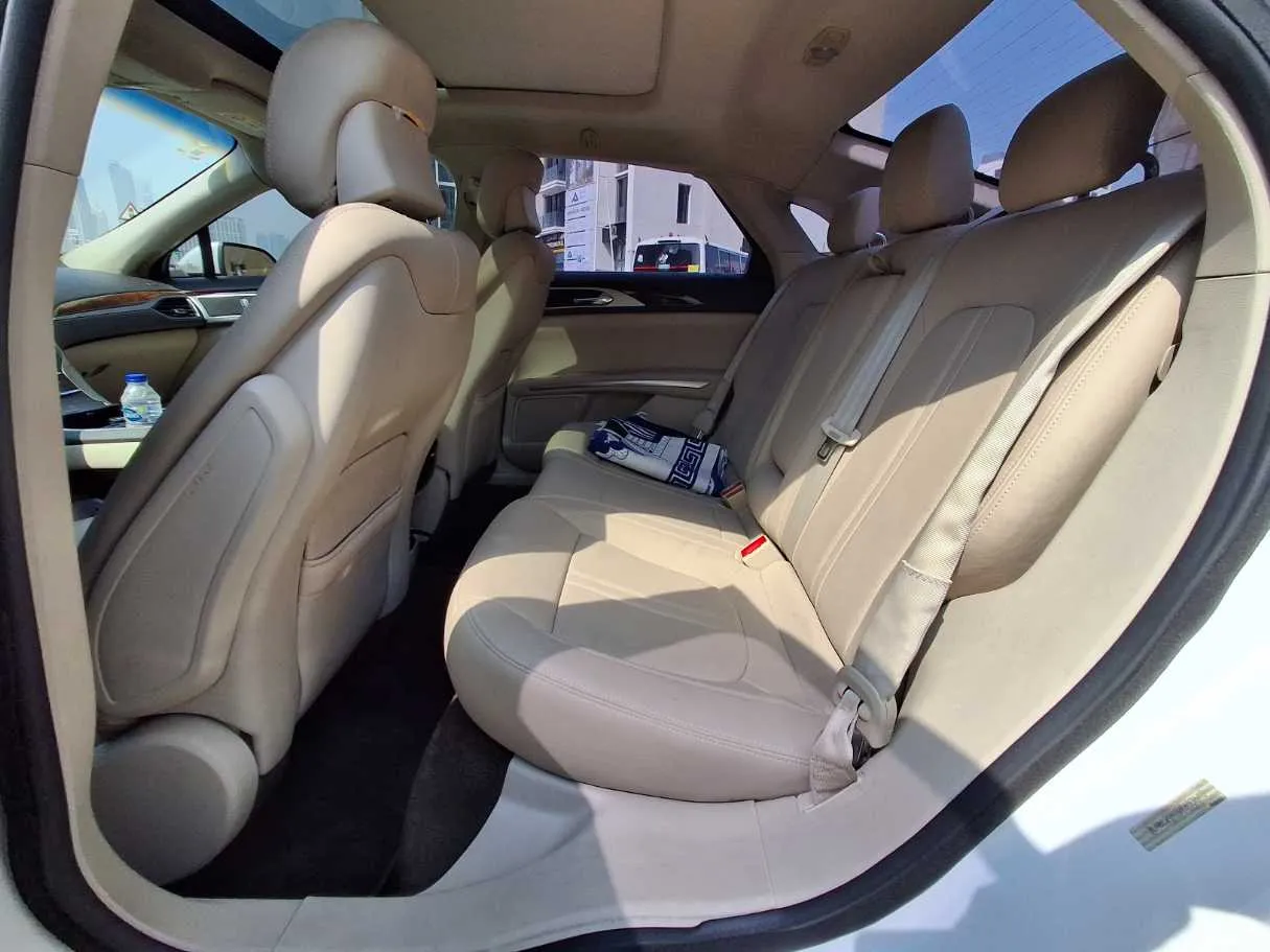 Car image 13
