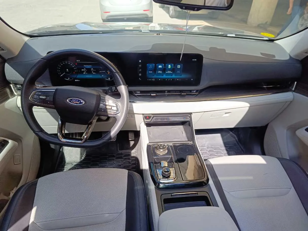 Car image 20