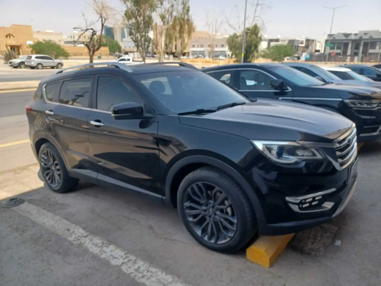 Car image 3