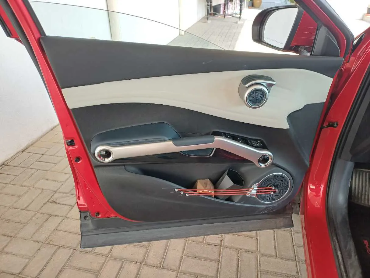 Car image 10