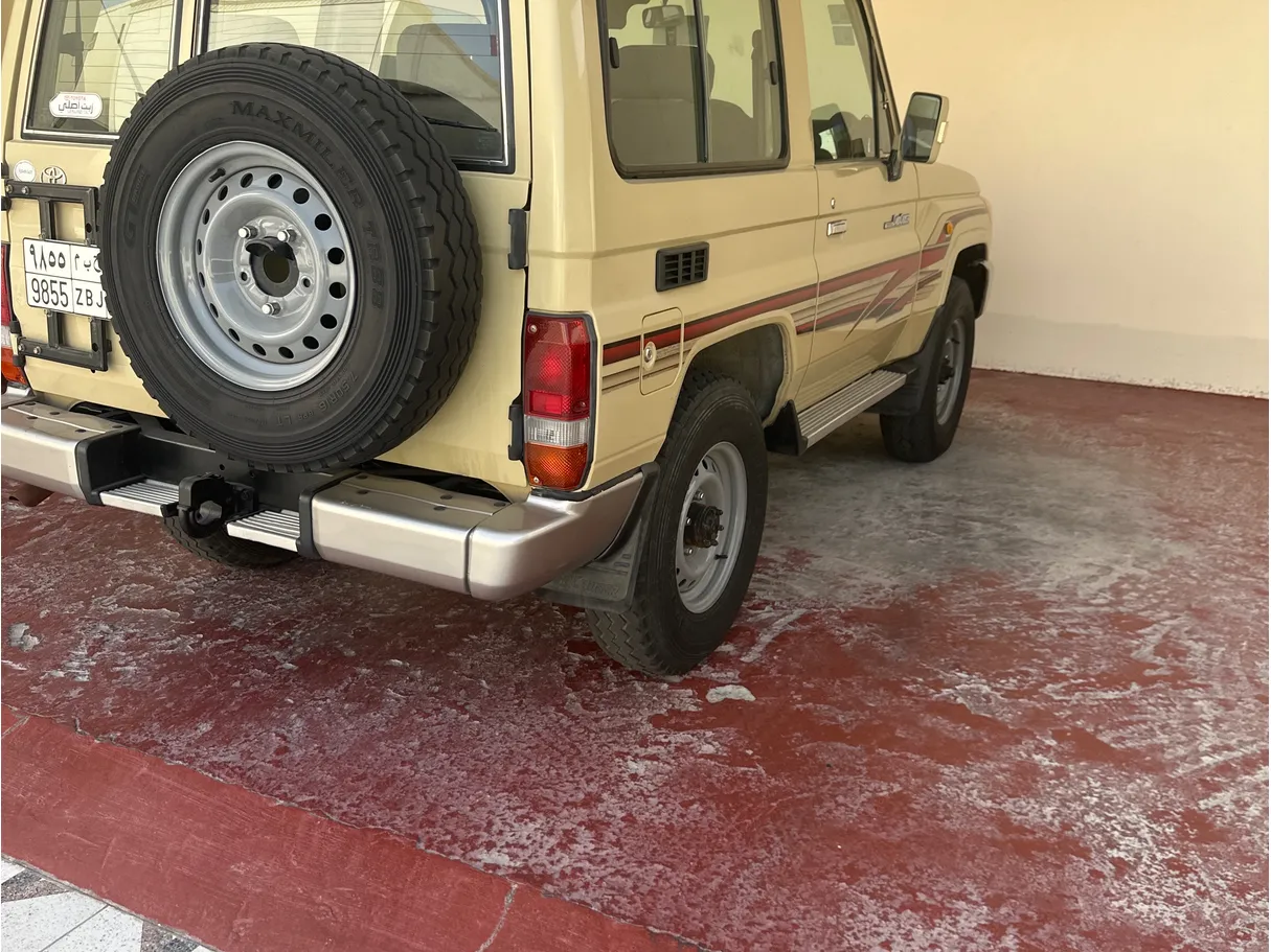 Car image 4