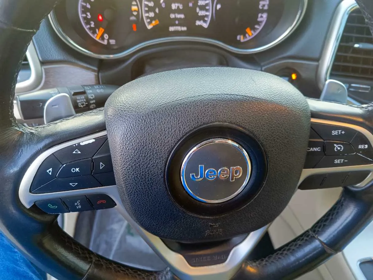 Car image 30