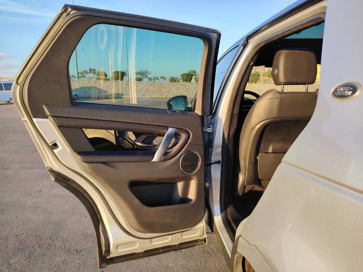Car image 14
