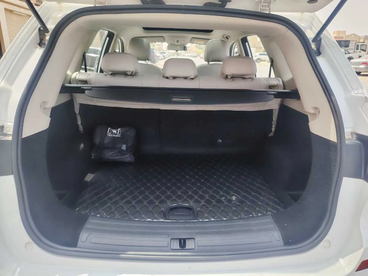 Car image 25