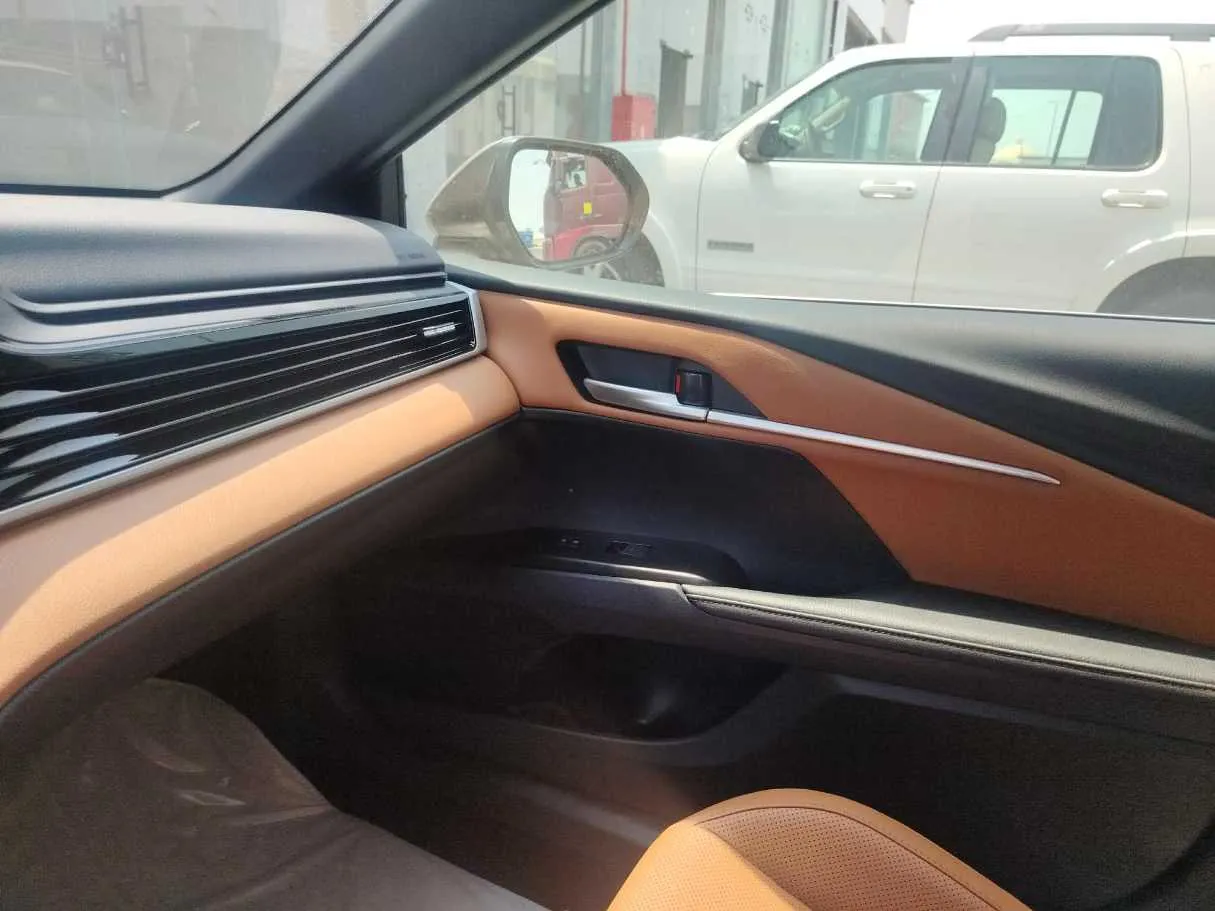 Car image 35