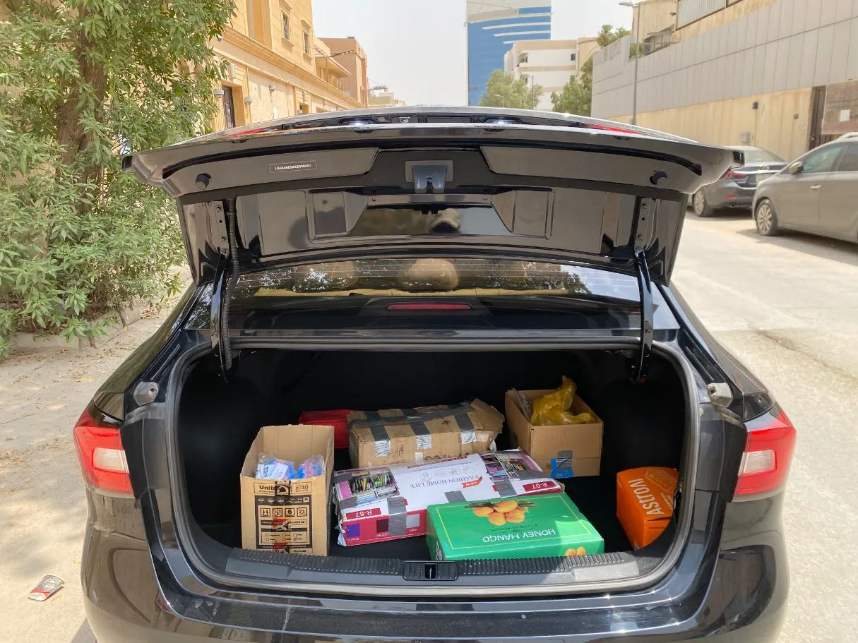 Car image 19