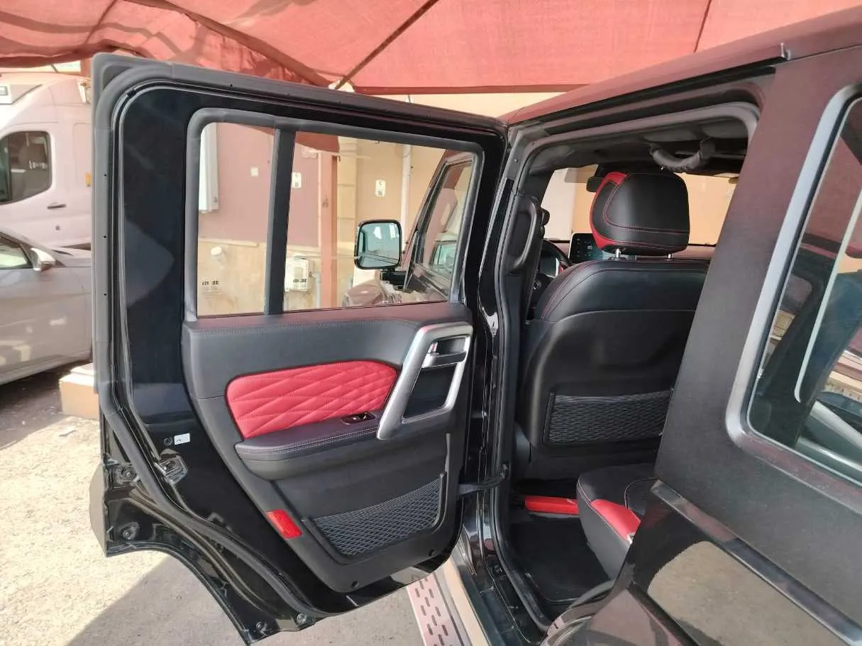 Car image 17