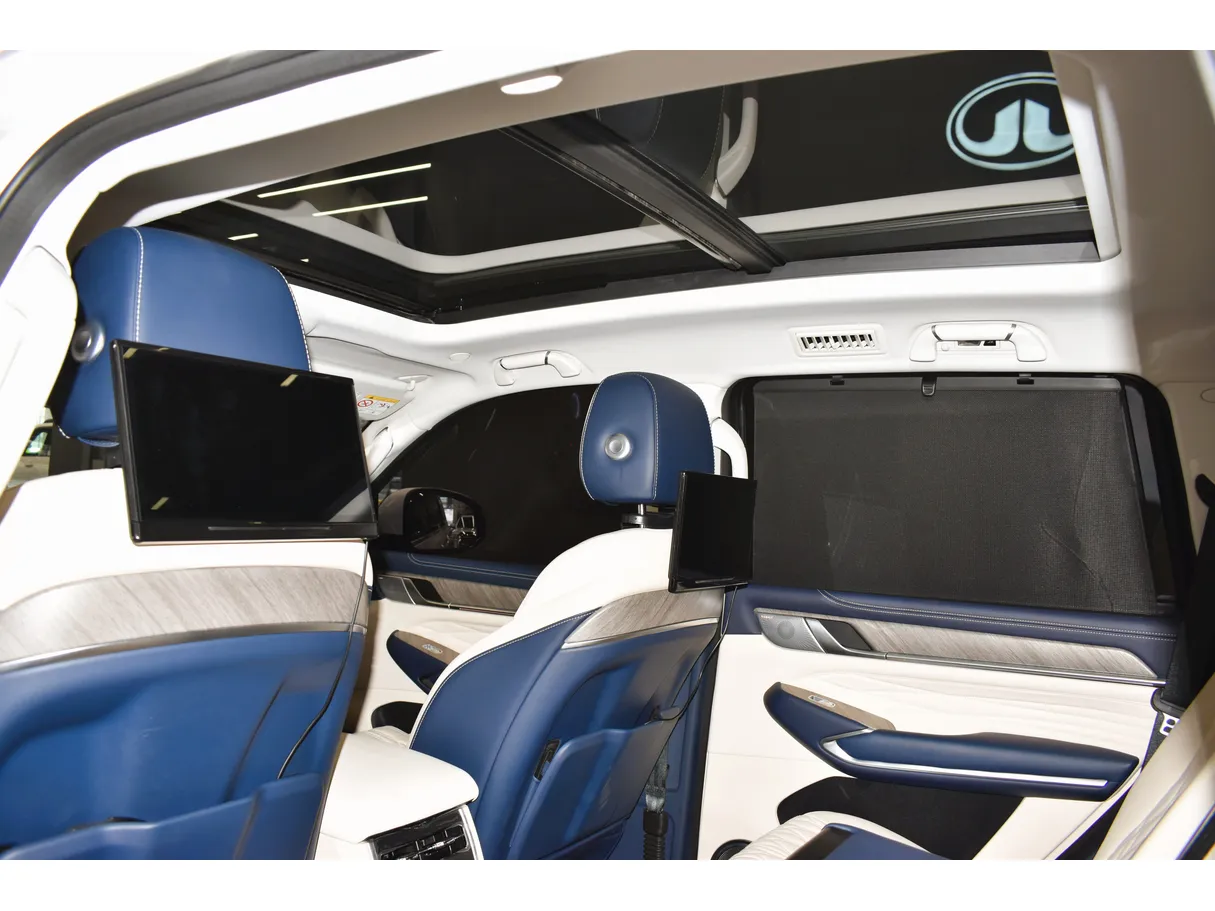 Car image 11