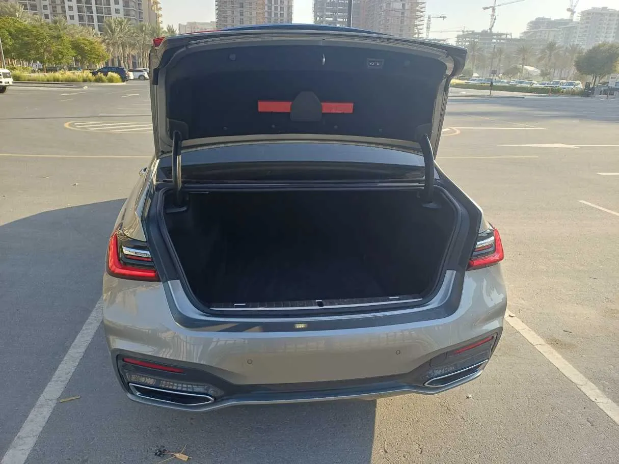 Car image 19