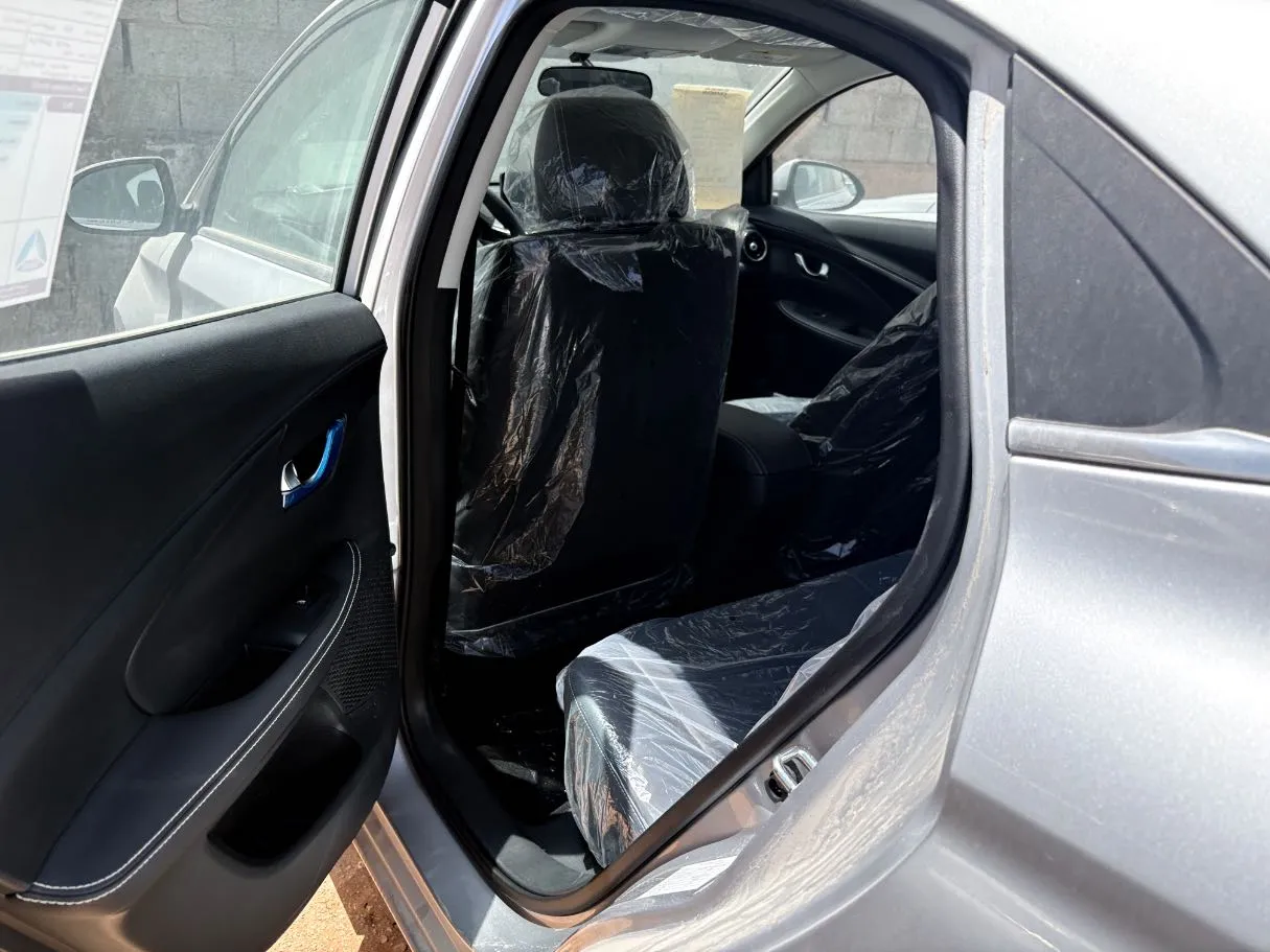 Car image 15