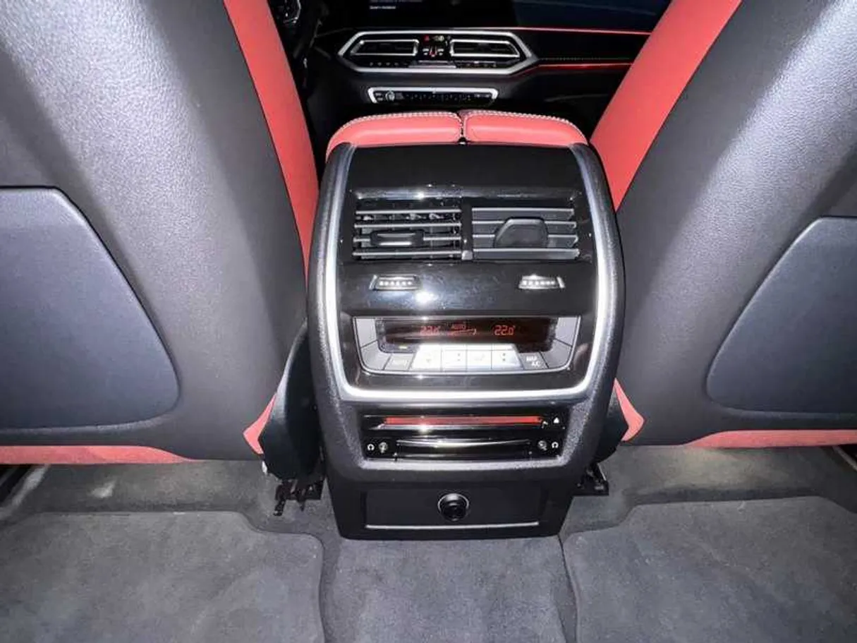 Car image 26