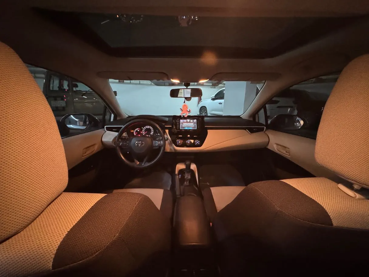 Car image 14