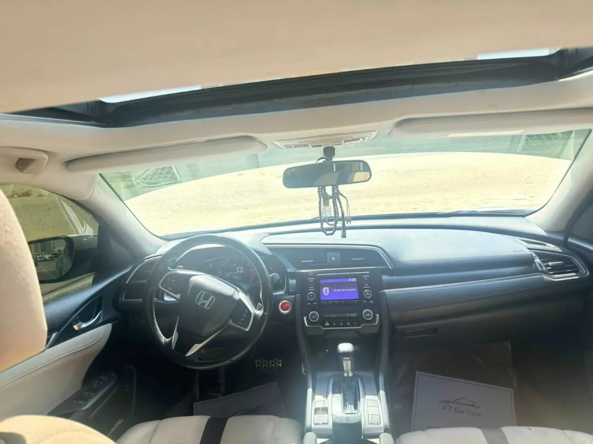 Car image 16