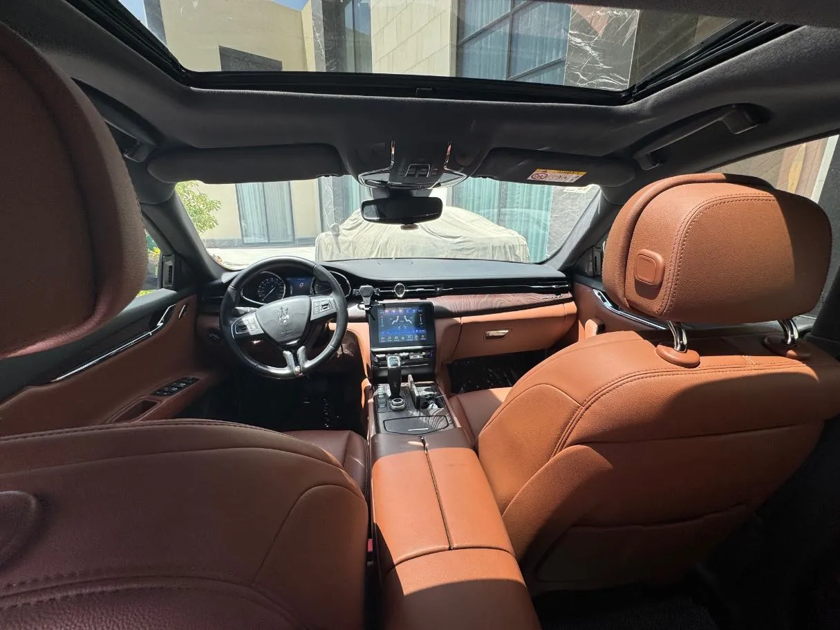 Car image 14