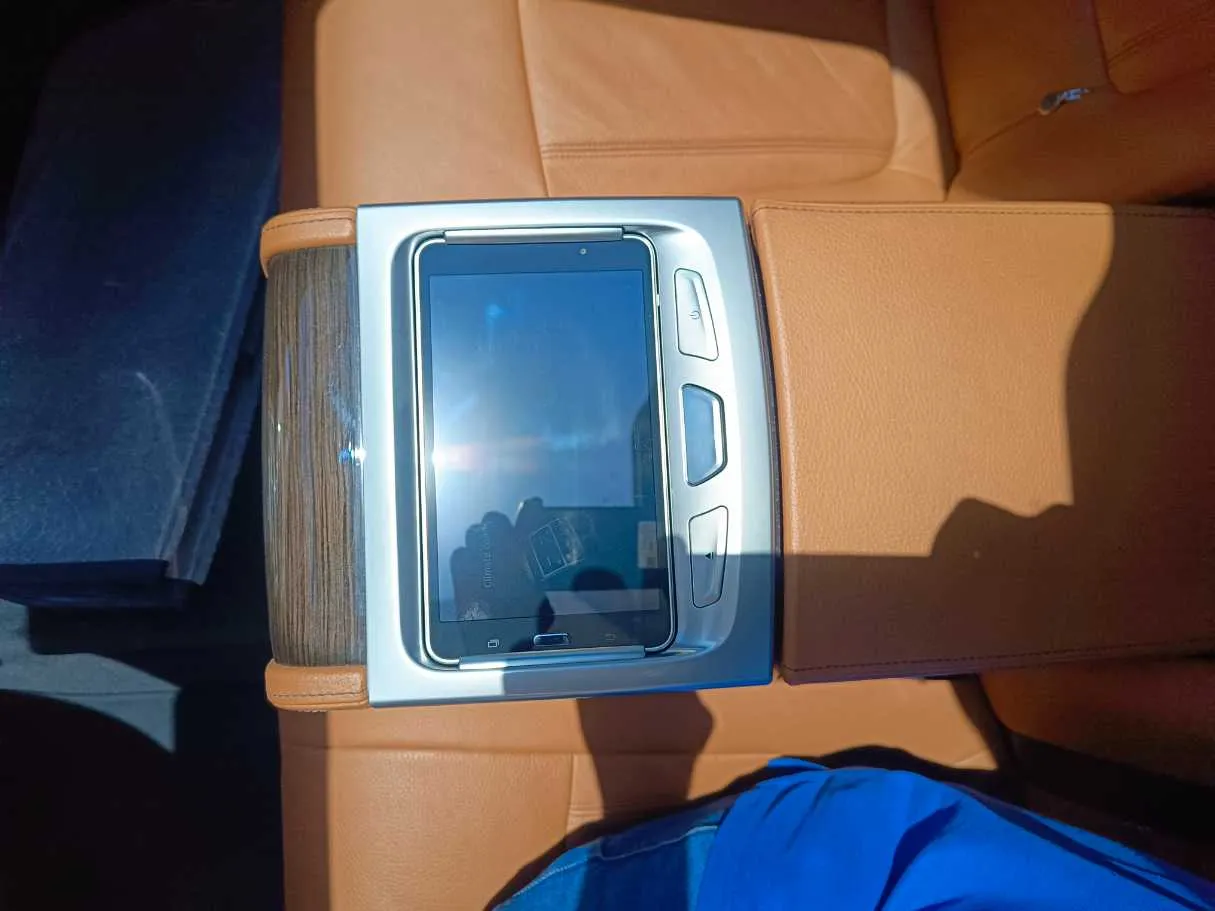 Car image 38