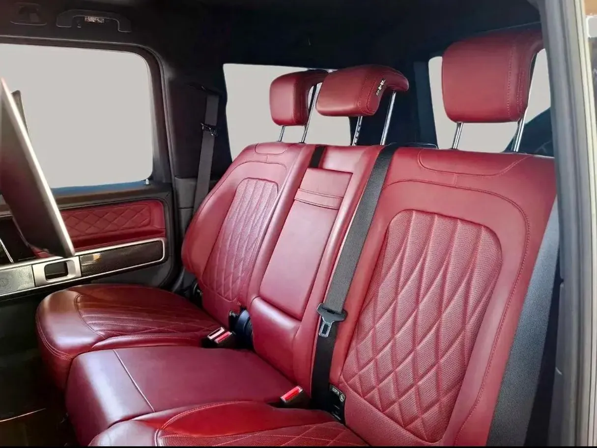 Car image 12