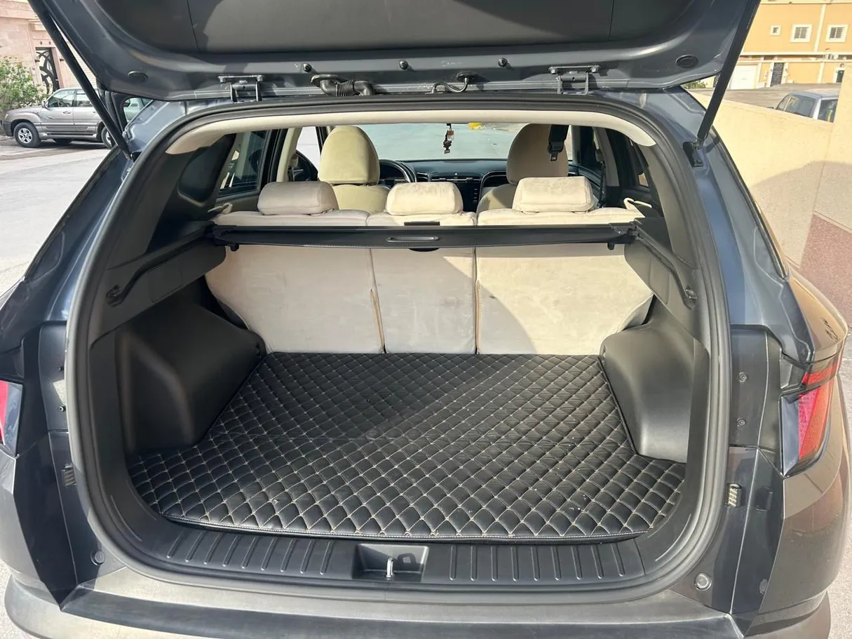 Car image 13