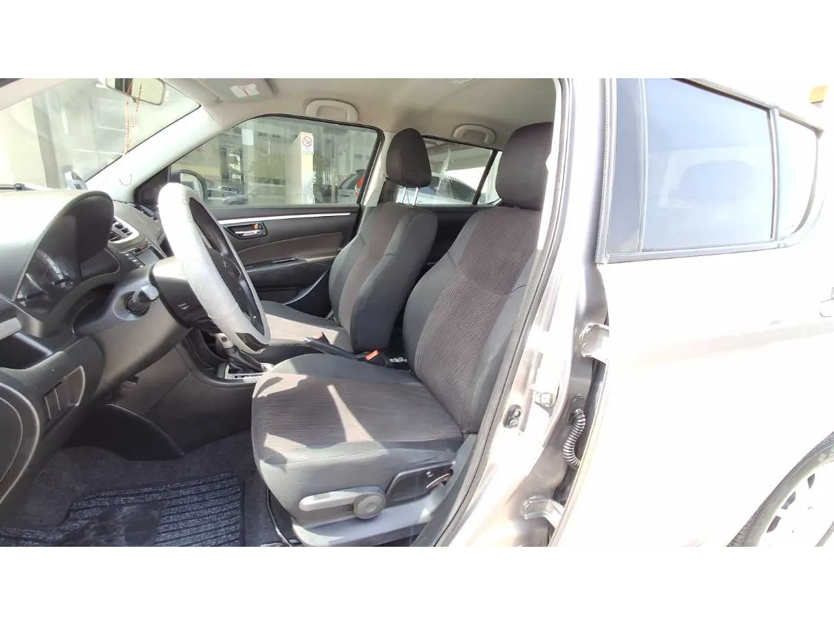 Car image 12