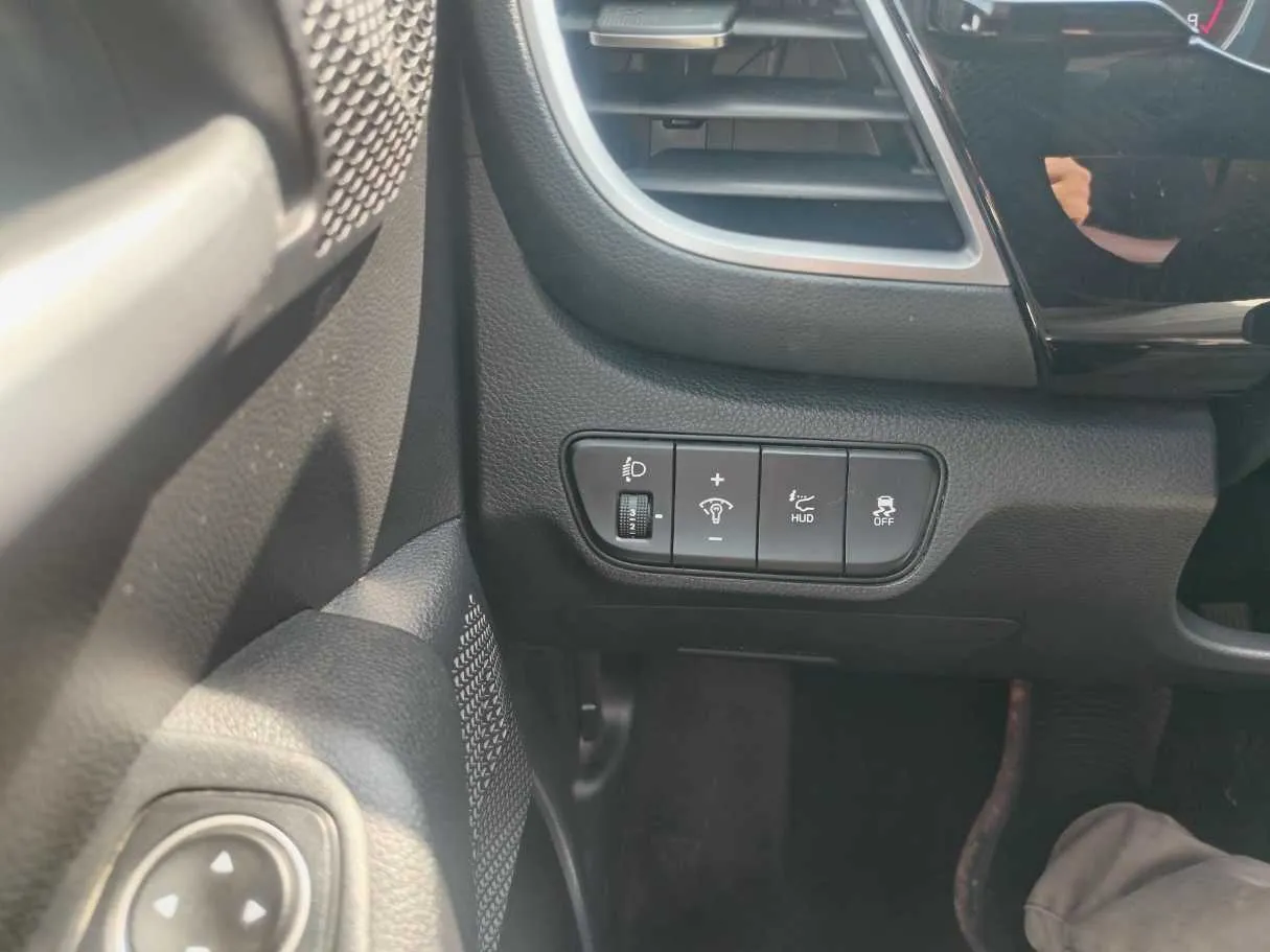 Car image 35