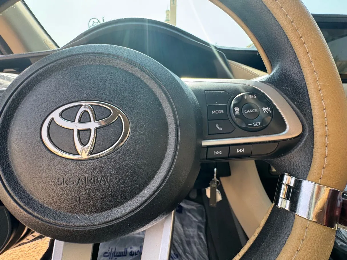 Car image 19