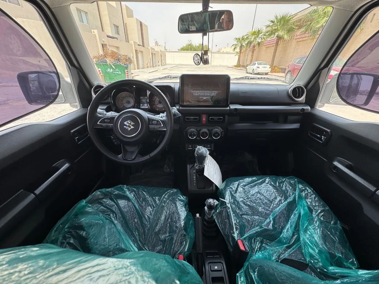 Car image 14