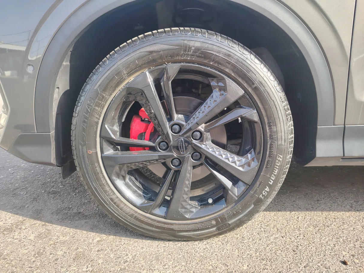 Car image 9