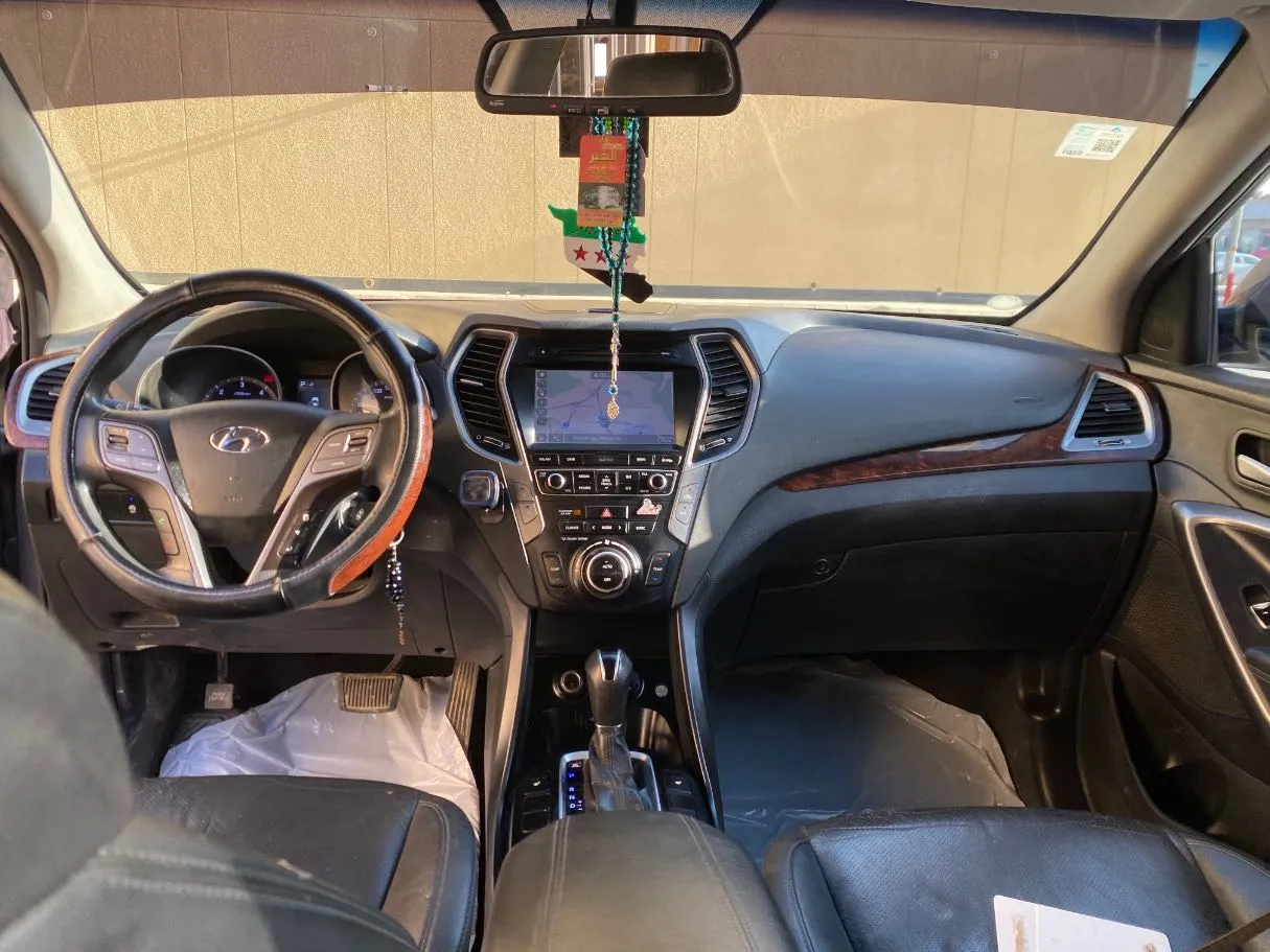 Car image 14