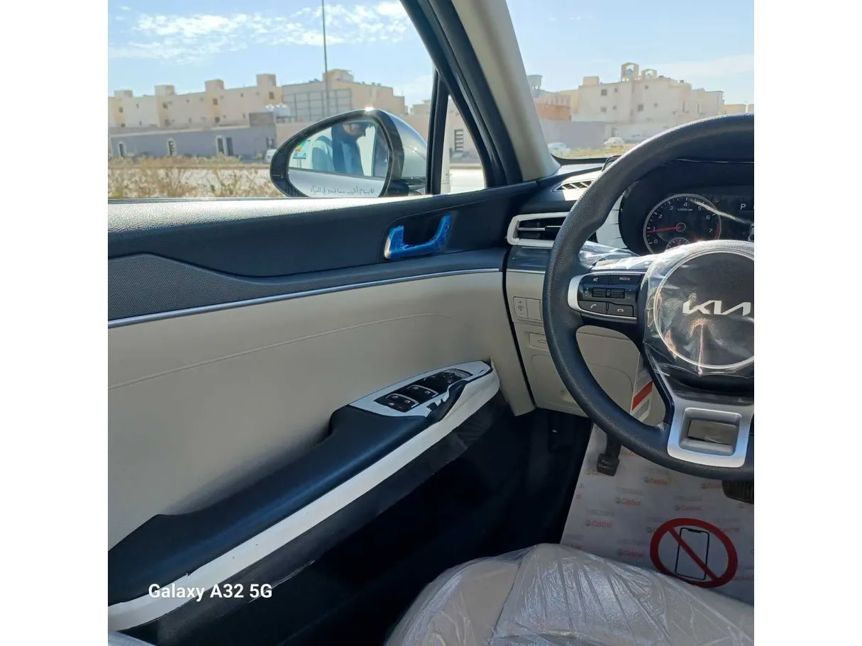 Car image 27